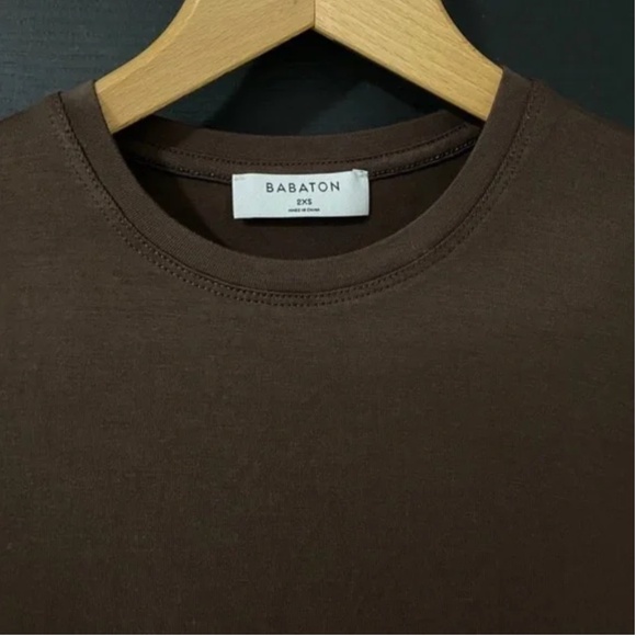 BNWT- Aritzia Babaton 'Everyday' T-Shirt Brown (XXS) - Picture 3 of 5